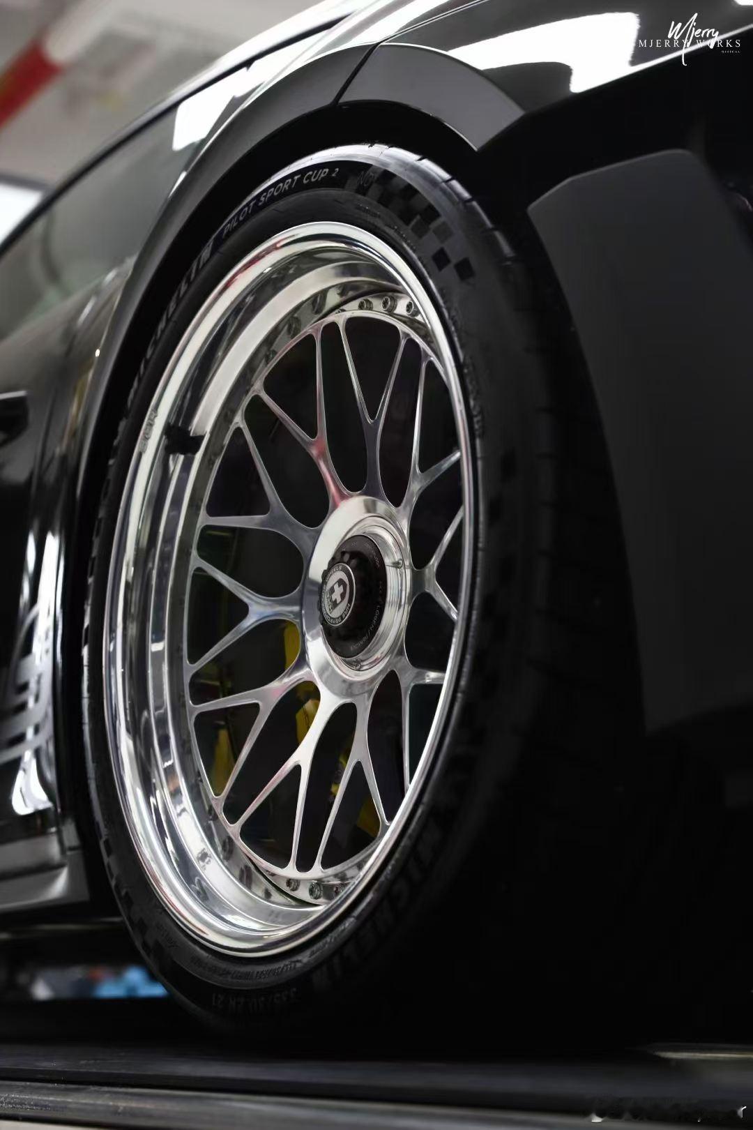 车型：保时捷992 GT3RS
品牌：HRE classic 300 
工艺：轮幅抛光银 外圈抛光银 ​