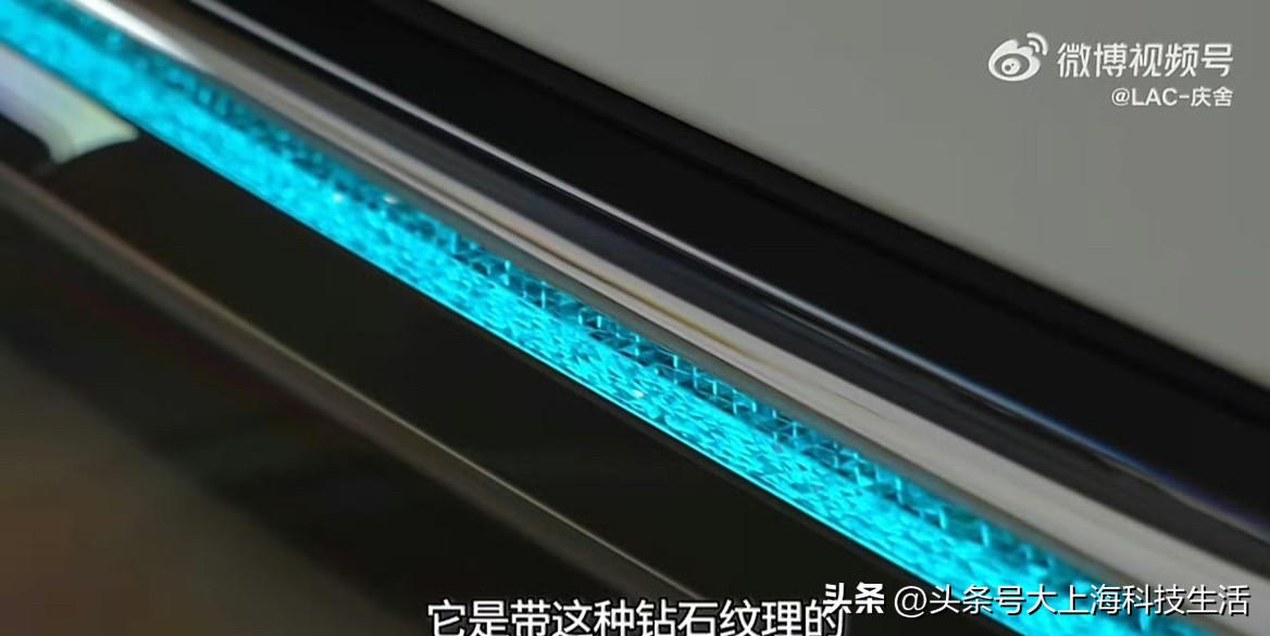 极氪8X车长5.1米，轴距3069mm，定位中大型SUV。 设计大部分...