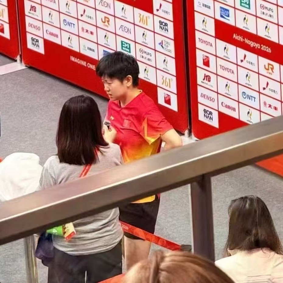 #WTT回应王楚钦林诗栋退赛#
肉眼可见是孙颖莎伤的最严重！凭什么不给她退，赛程本来就密集，让带着伤连轴转堆积伤病吗？你们何居心呀？？恳请各位睁眼看看吧。装看不见很有意思吗？​