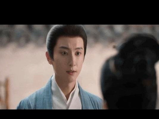 男人在婚姻里跟你讲合适，其实就是随时准备把你换掉。

《兰香如故》拿下热度年冠，全网都在吵韩梁和兰香的赐婚。两人门当户对，看着像绝配。可你看韩梁盯兰香的眼神，眼珠转的全是算计，压根没有非她不可的死心塌地。

林锦岐早把这男人看透了。韩梁现在安分，纯粹是因为没发迹。这种骨子里利己的男人，只要一朝金榜题