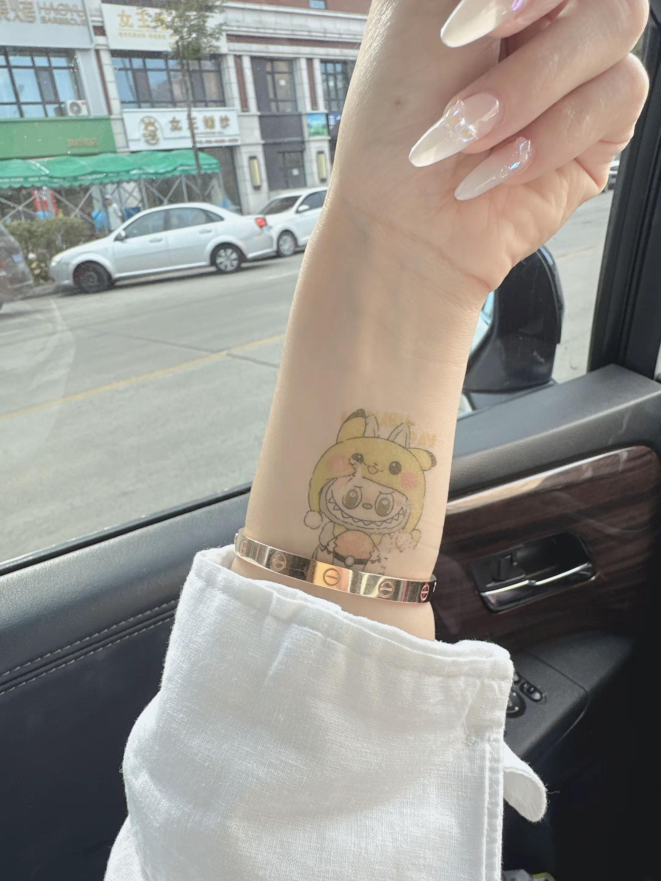 人狠话不多，有纹身的小姐姐就是我😏