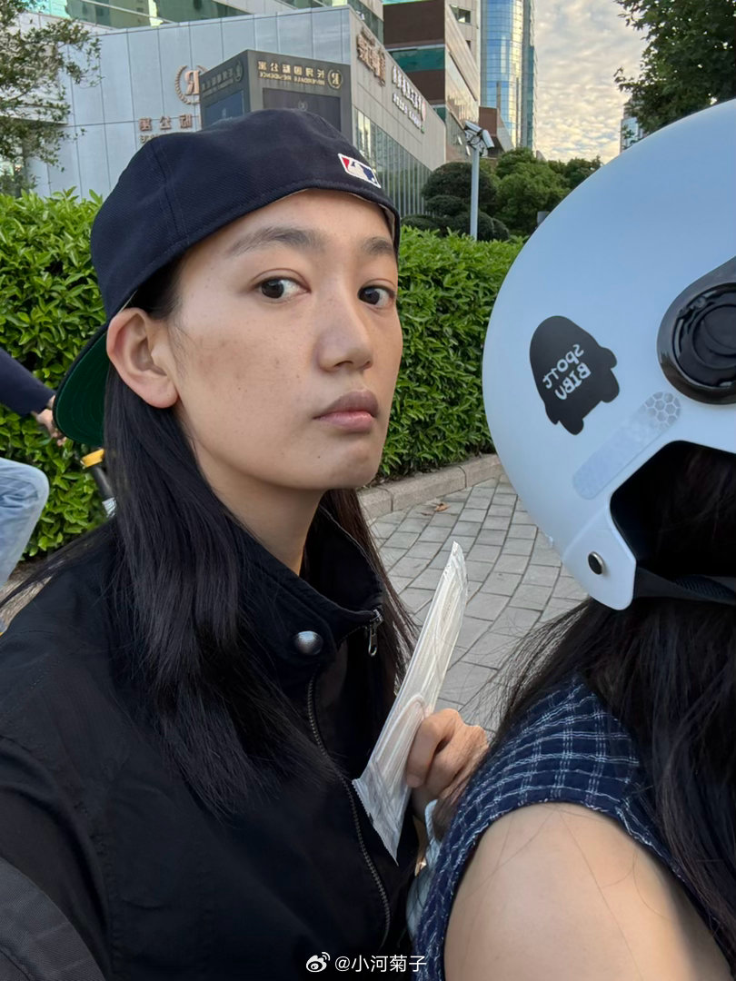 陈意涵开二轮车送我回家[奶牛猫][奶牛猫] ​