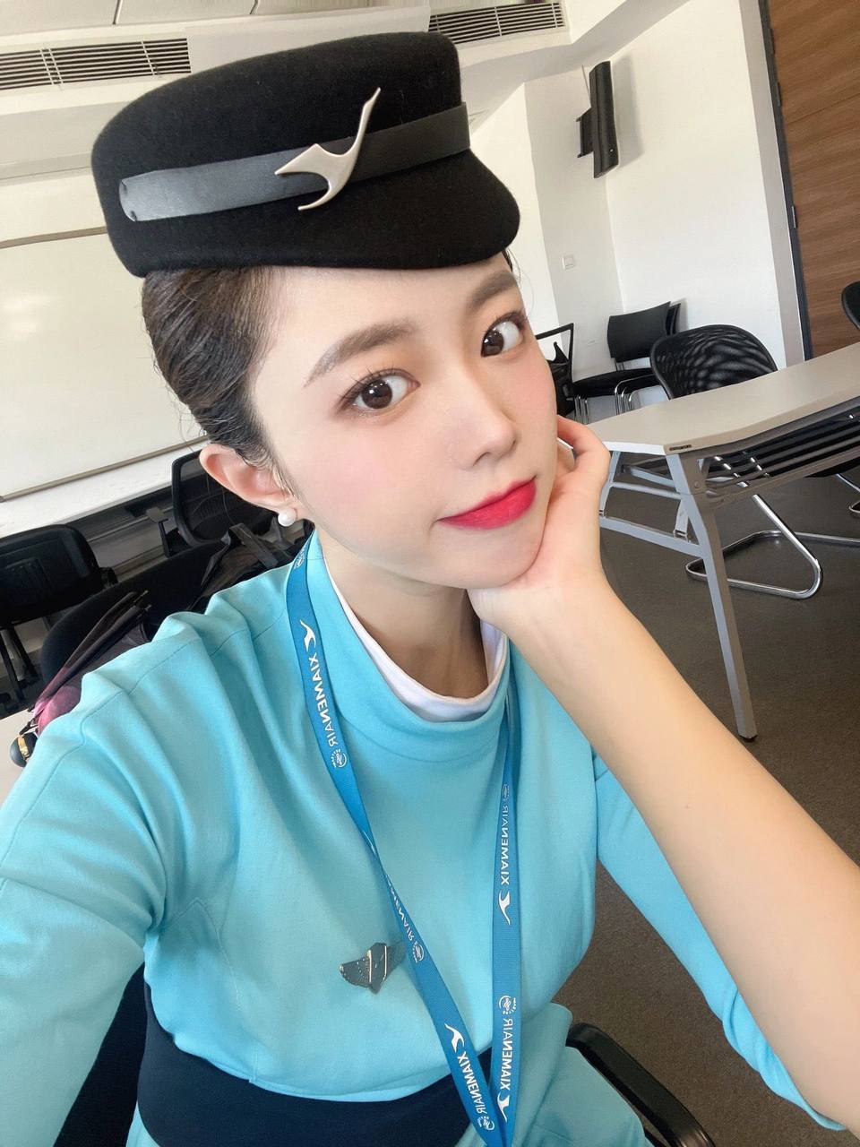 本诗文由AI生成（需要进群的请留言安排）

尾盘私房菜：

拓土开疆芯海行，
荆山璞玉细雕成。
科峰勇立擎天柱，
技耀中华万里程。

需要进一步解读诗文请联系博主：gaodian77167732 ​​​