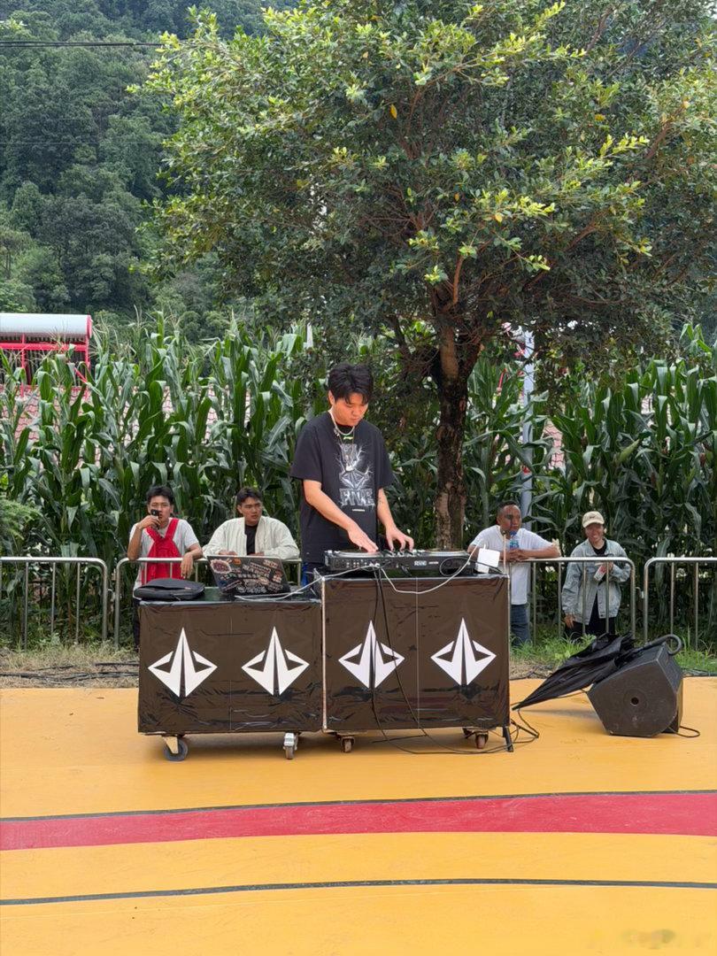 极限48小时结束JB中国行凉山站这一个月把甘孜、阿坝和凉山打卡齐了 凉山