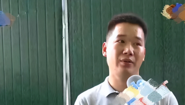 “太吓人了！”2020年，杭州一男子买了辆大众迈腾，开了三年。但他3岁的儿子一上车就反常，变得格外老实。起初孩子年幼不会表达，他没在意。后来孩子稍大，依旧如此，他才疑心车辆有问题。找上4S店后，竟看到了令他始料未及的一幕。

说白了，这就是一辆看似崭新的家用轿车，暗藏持续三年的隐形健康隐患，懵懂孩童