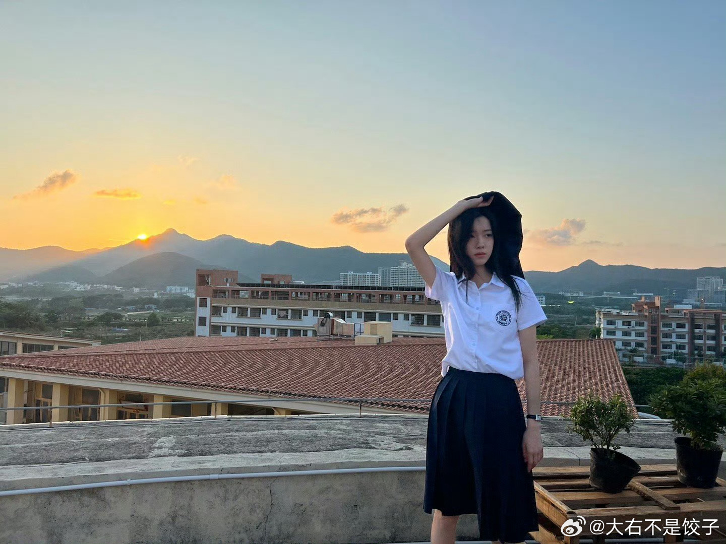 #庄达菲[超话]# 今天是喜欢达菲的第1096天 第3年 时间过得真快 还记得那年夏天看的白日梦我 那是我对你第一次的好感 觉得林语惊这个角色 真的好独特 特别惊艳 特别有感觉 性格和我的有点像 后来慢慢了解了你
喜欢你的第三年里 我又见证了你的努力 你的进步 或许可以说是 见证了我们的进步和成长
先说说 ​