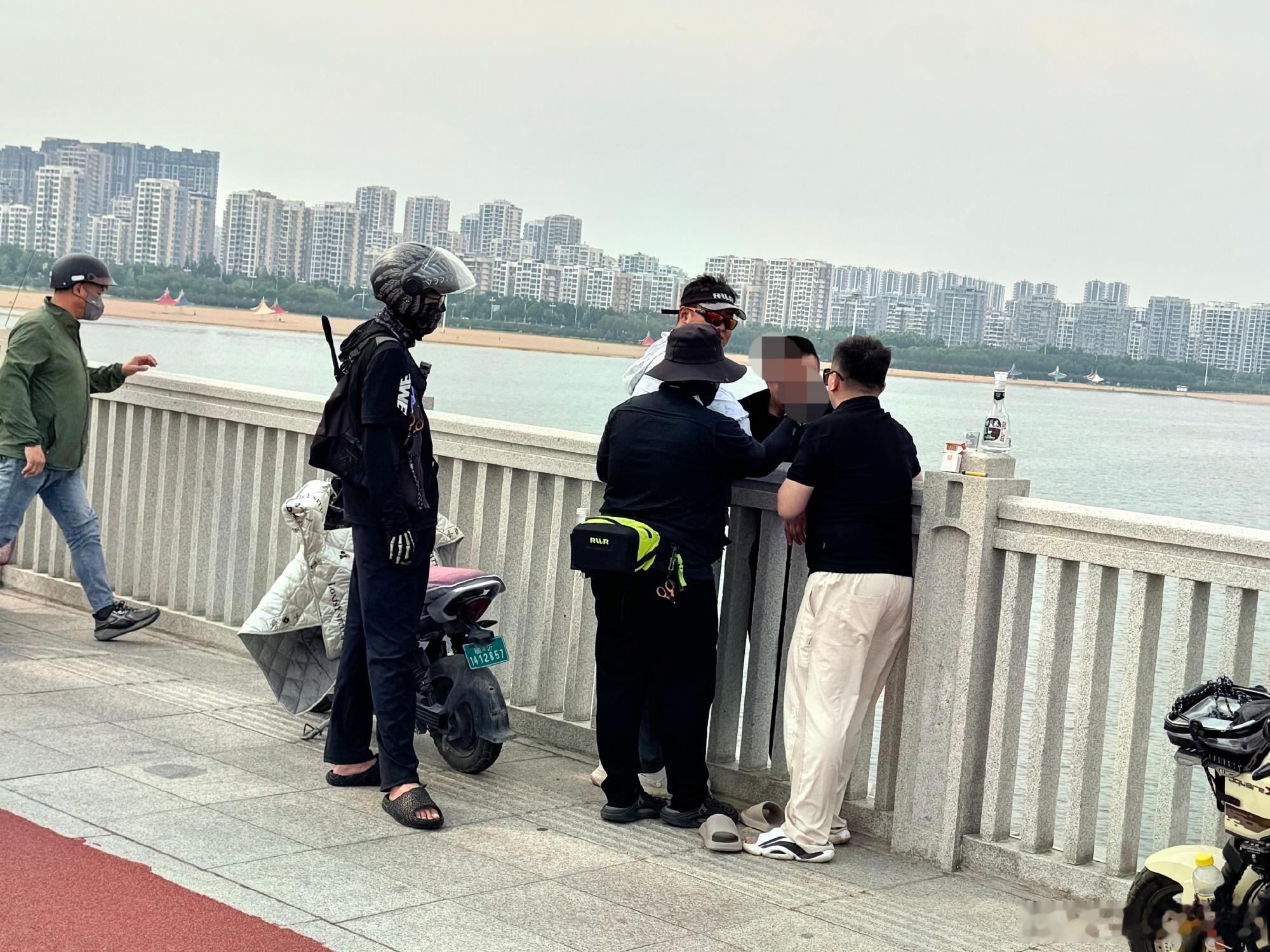 临沂这几位路亚钓友，就是咱身边的“山东好人”！在临沂北京路大桥上，几位...
