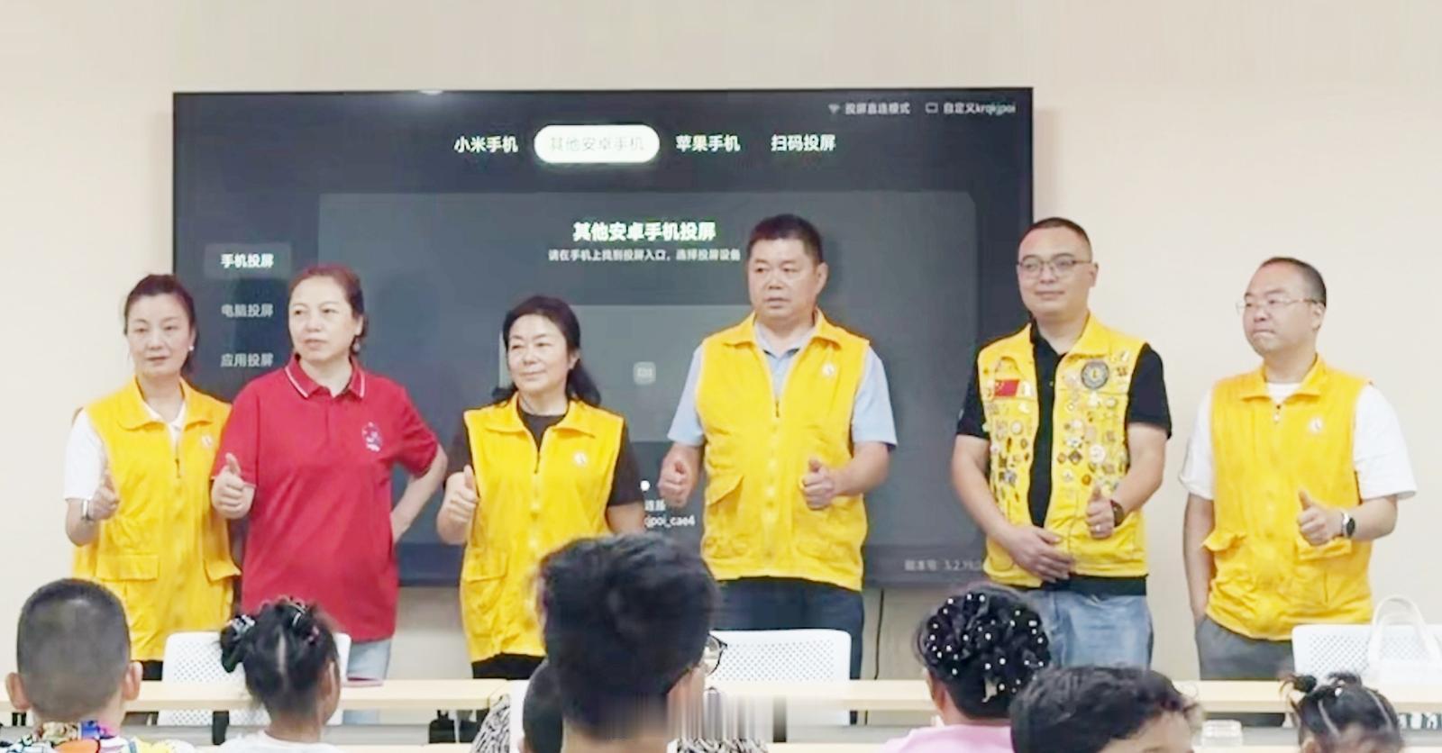 【开门办院聚活力 星光护航伴成长】

8月30日，雅安市社会福利院（雅安市儿童福利院）联合中国狮子联会启动年度公益项目“雅州星光计划”，同步开展首期社会开放体验日活动。本次活动搭建儿童社会融合互动平台，以常态化公益服务，全方位关爱困境儿童、孤残儿童成长，取得良好社会成效。

“雅州星光计 ​