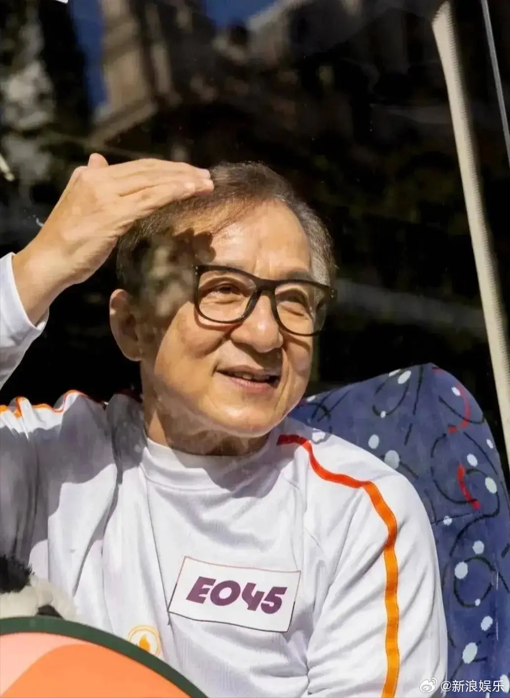 28日，在采访中透露自己和儿子一年打一个电话，但由于自己每次没说好话...