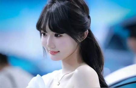 甜美少女，优雅气质，惊艳街拍！