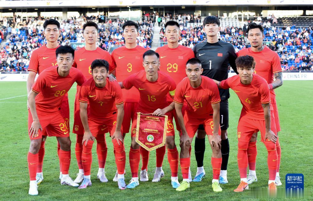 中国vs新西兰
002国际赛事
方向：平
年龄：0-0 1-1 2-2
进球数：0 2 4
打平的核心原因：

武磊、韦世豪、林良铭、徐新都拿到很好机会：单刀、近距离头球、禁区内射门，全都没能转化进球。即便62分钟之后11打10，持续围攻，临门一脚效率偏低，这是没能赢球最直接原因

武磊、韦世豪、林良铭、徐新都拿到 ​