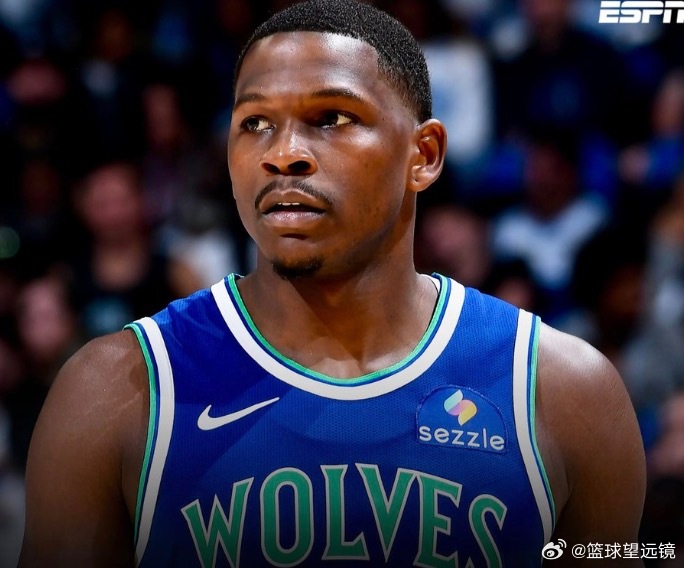 伤病退散！ESPN消息人士Shams透露，森林狼球星安东尼-爱德华兹将接受右膝关节镜手术，预计最长缺阵两个月。

爱德华兹此前一直受到右膝伤势困扰。本赛季开始后，他的右膝状态便持续受到关注，球队此前曾因右膝伤势管理将他列为出战成疑。

值得一提的是，爱德华兹在昨日对阵骑士队的比赛中出战41分钟， ​