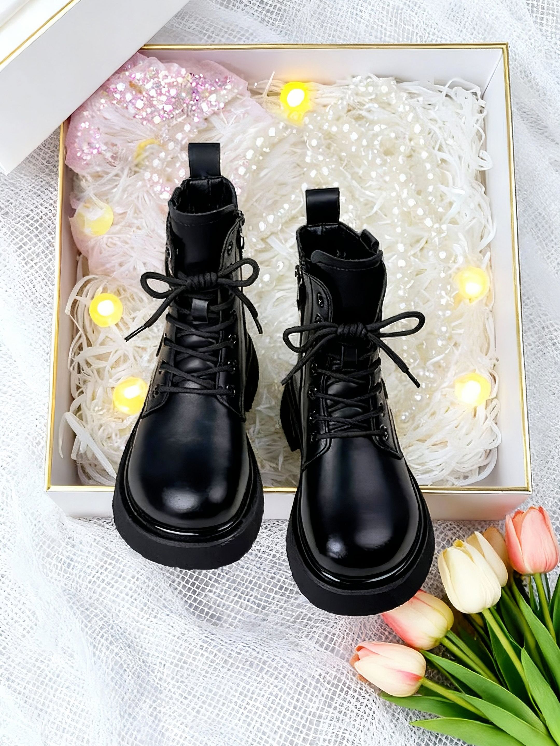 2025秋冬季黑色、卡其色女士马丁靴