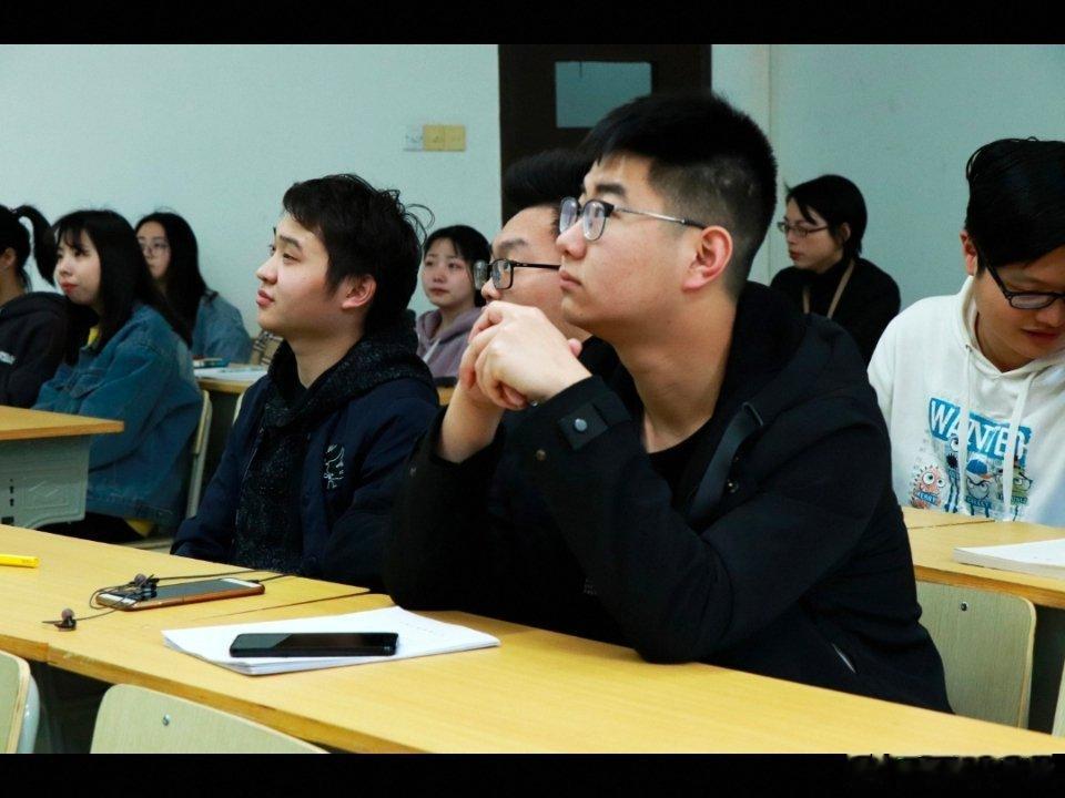 中专手艺类专业，毕业后可做学徒的方向
 
一、汽修机电方向（对应中专专业：汽车运用与维修、机电技术应用）
 
1. 汽车维修学徒
汽修厂、4S店，学习发动机维修、底盘检修、电路检修。出师一般1‑3年，技术扎实后可做技师、开店。
2. 新能源汽车维修学徒
新能源车充电桩、电池检测维修，当下缺口较大， ​