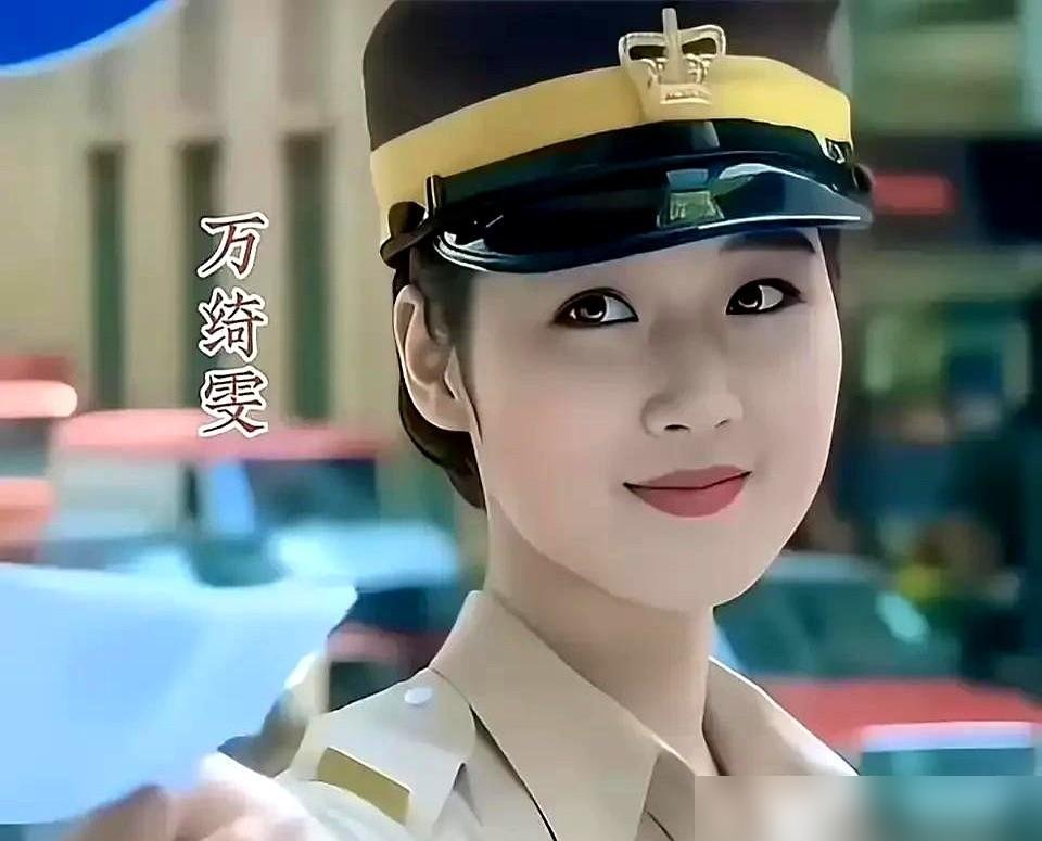 59岁王祖贤突然开了小红书，第一条视频就把人看愣住了。
素颜，直发，抱着狗，温哥华院子里种花。没有滤镜，没有医美痕迹，眼角的皱纹清清楚楚。她说以后就分享生活，聊聊情绪管理。
要知道当年她退圈，多少人传是为情所伤。这次她亲口否认了，说入行是为了顺母亲的意，高强度拍戏早就累了。现在开了个艾灸馆，每天