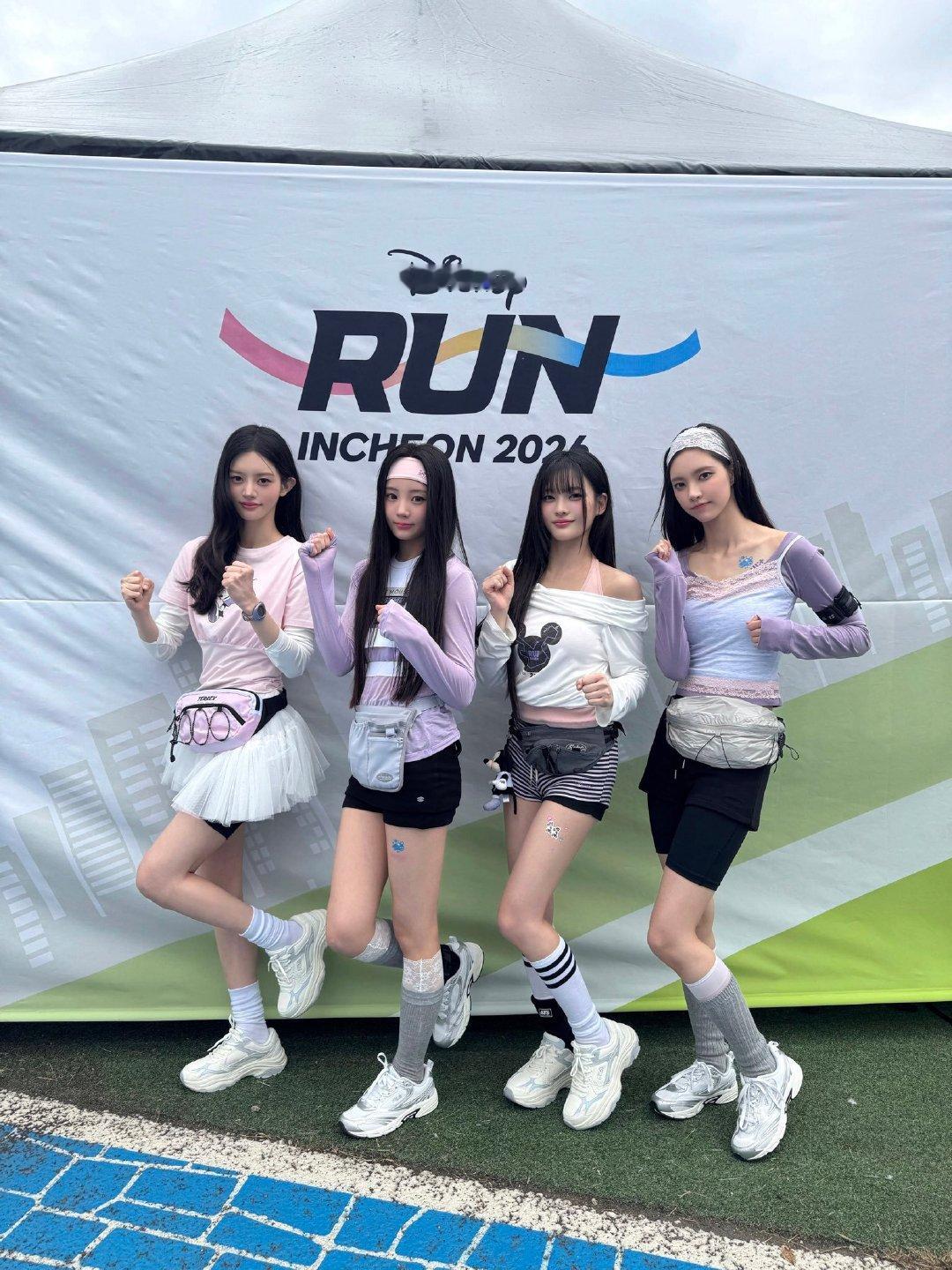 ‎[⁦‪DAILY_IT‬⁩]
和DISNEY RUN一起的ILLIT!
尽情享受的各位全都会被逮捕的 ٩(´▽`)۶ 🩷

‎261024 @ DISNEY RUN INCHEON 2026 ​