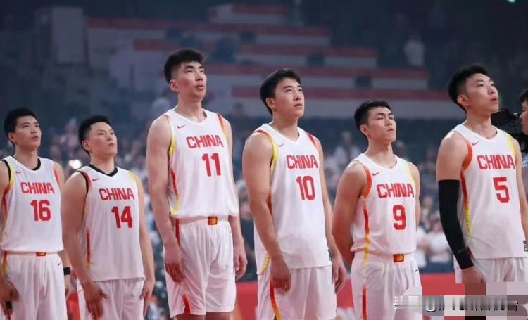 中国篮球传来三个消息，其中第3个消息让人意外又期待：

第一个消息：中国男篮与日本男篮的亚运会半决赛时间有所调整，安排在了北京时间本周五18：20分左右开球，比起此前15：00的时间稍稍延后。这也就意味着中国男篮将在日本的黄金时间面对东道主。

第二个消息：中国男篮主教练郭士强谈苦战沙特，在1/4决
