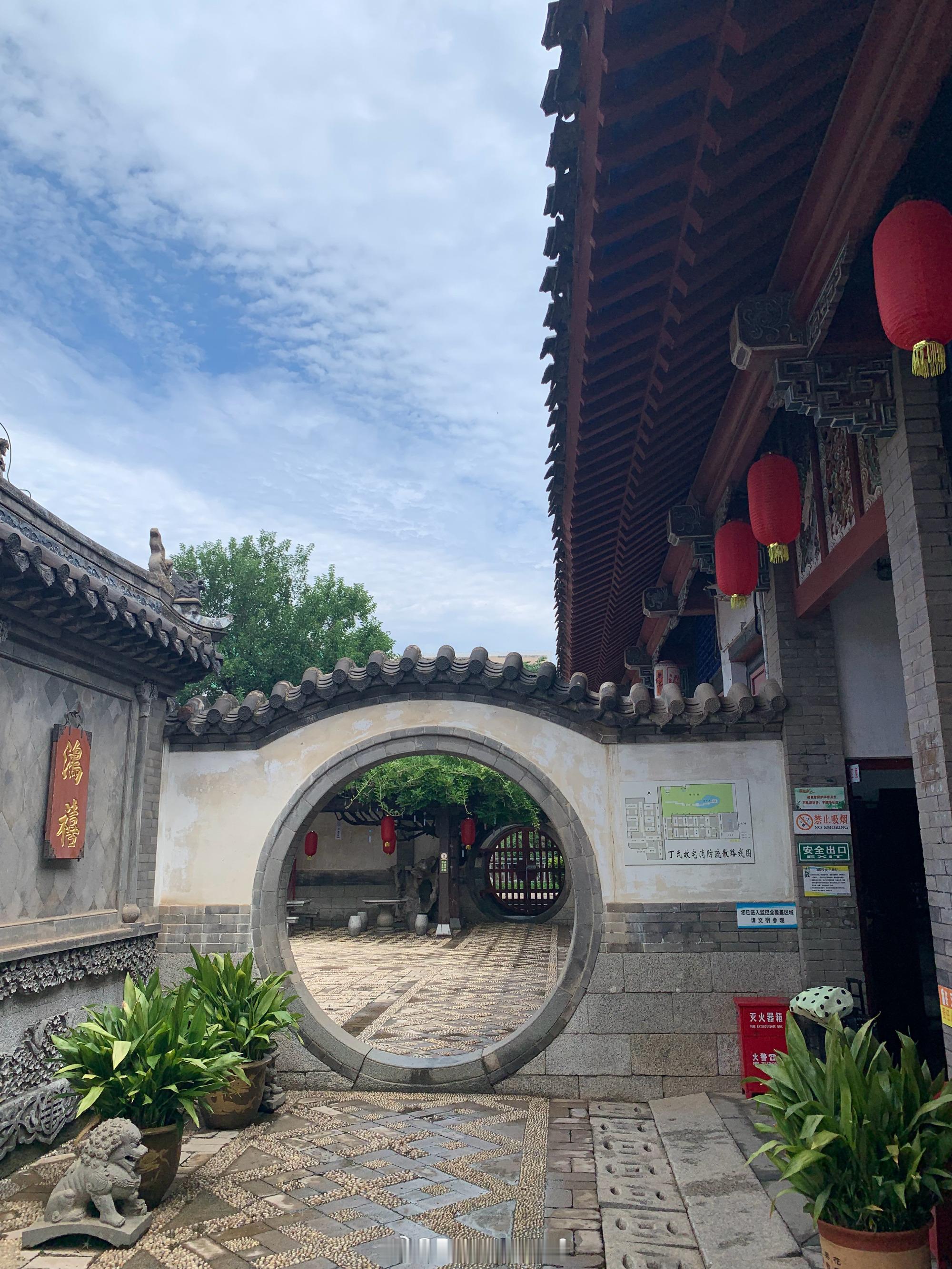 早晨出门雨，一路中雨，到龙口仍然下，9点半雨停。高德导航才发现龙口公交...