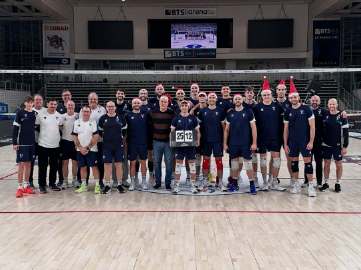 有两个人很搞笑