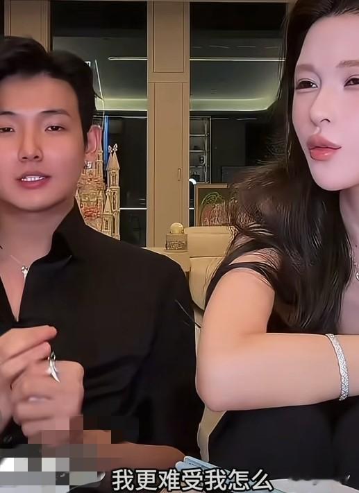 nico黄婉均:其实我结完婚一直挺难受一直没走出来，我结婚那天那么幸福，结完婚人怎么不见了呢！工作有那么重要吗？

梅尼耶:我是结了过了几天才跑的呀，不是当天跑的呀，过了3周才出差的，我要工作的呀宝儿！

黄婉均:那工作工作重要！

梅尼耶:no money no life no happy 呀！