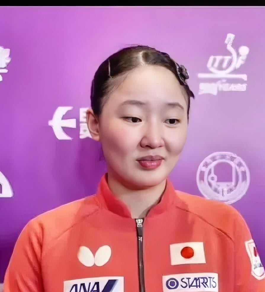 很多人以为国乒主力不打，张本美和就能在亚锦赛轻松收割，其实她最头疼的反而是蒯曼。
张本这次在塔什干连报了女单、女双、混双和女团整整四项，铁人也得脱层皮。嘴上喊着冲四金，背地里真正提防的，还是国乒这帮新面孔掀桌子。
她紧盯着蒯曼不放，明摆着是心里有数。左手持拍的线路上手极怪，球风又硬，只要蒯曼把节