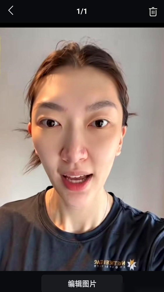 中国女篮名将韩旭发了社媒，正式结束了这个阶段的WNBA赛季。

球迷盼着听好消息，很容易把“比去年适应了”直接理解成“明年该稳了”。可她这次总结，恰恰提醒大家：个人有进步，和下一次能否获得机会，并不是一回事。

她认可今年的努力，也觉得自己的能力没有完全展现。这两句话并不矛盾。适应顶尖联赛需要过程，