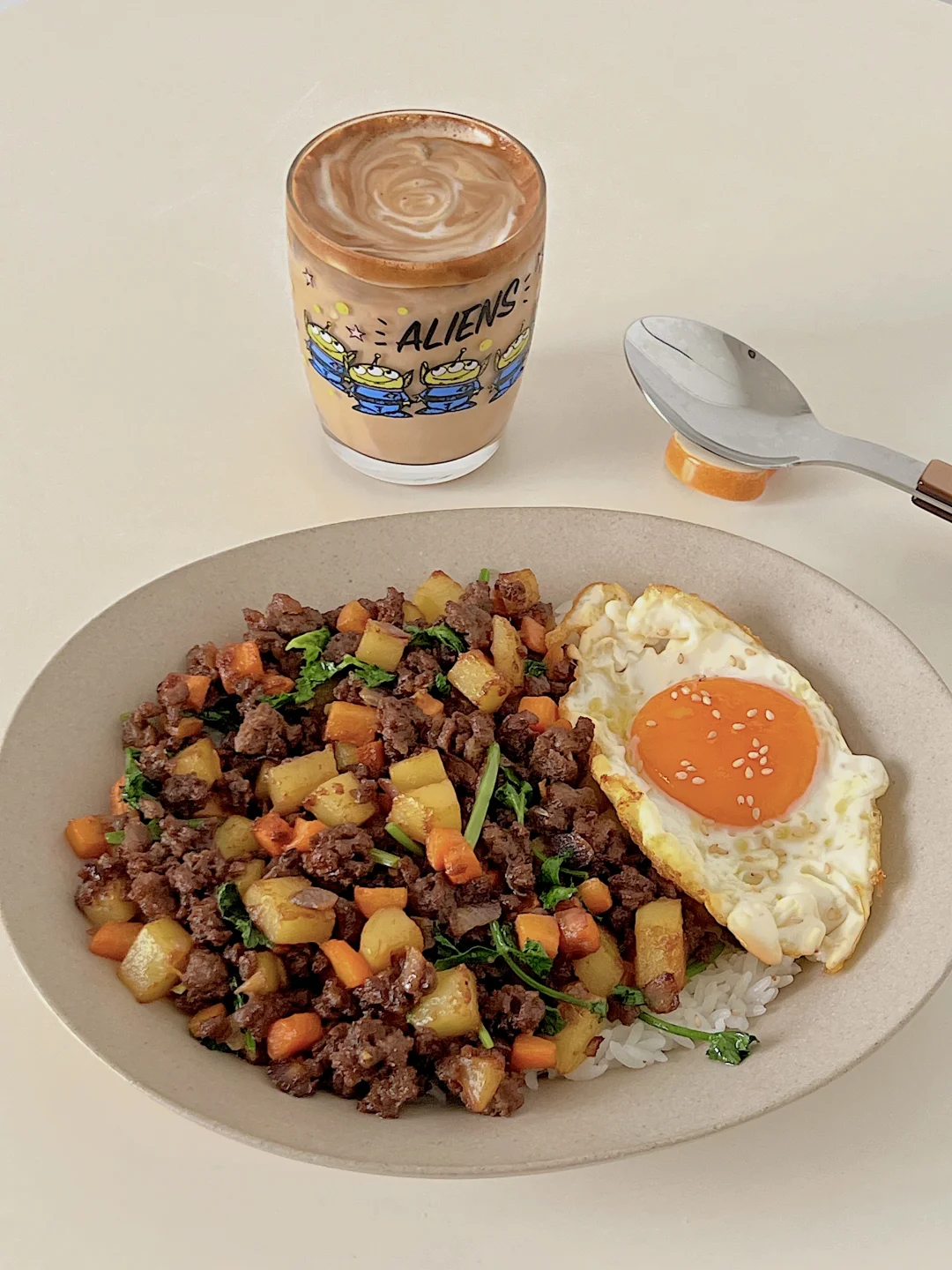 一人食|巨下饭的咖喱土豆牛肉盖饭🍛拿铁