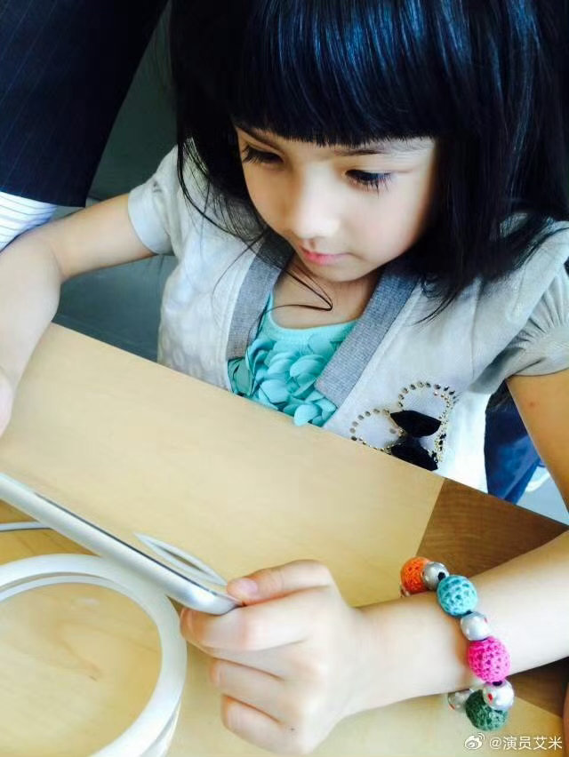 #艾米[超话]#   am#艾米百妖谱#am#艾米桃夭#

光影塑造鲜活角色，愿我们同循着光亮，成为更好的自己 

​