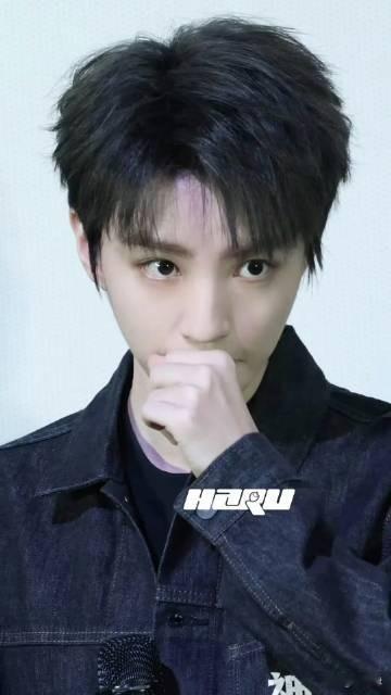 王俊凯今日 《神探之痕迹 》哈尔滨路演路透，allblack 穿搭叶警官又A又甜