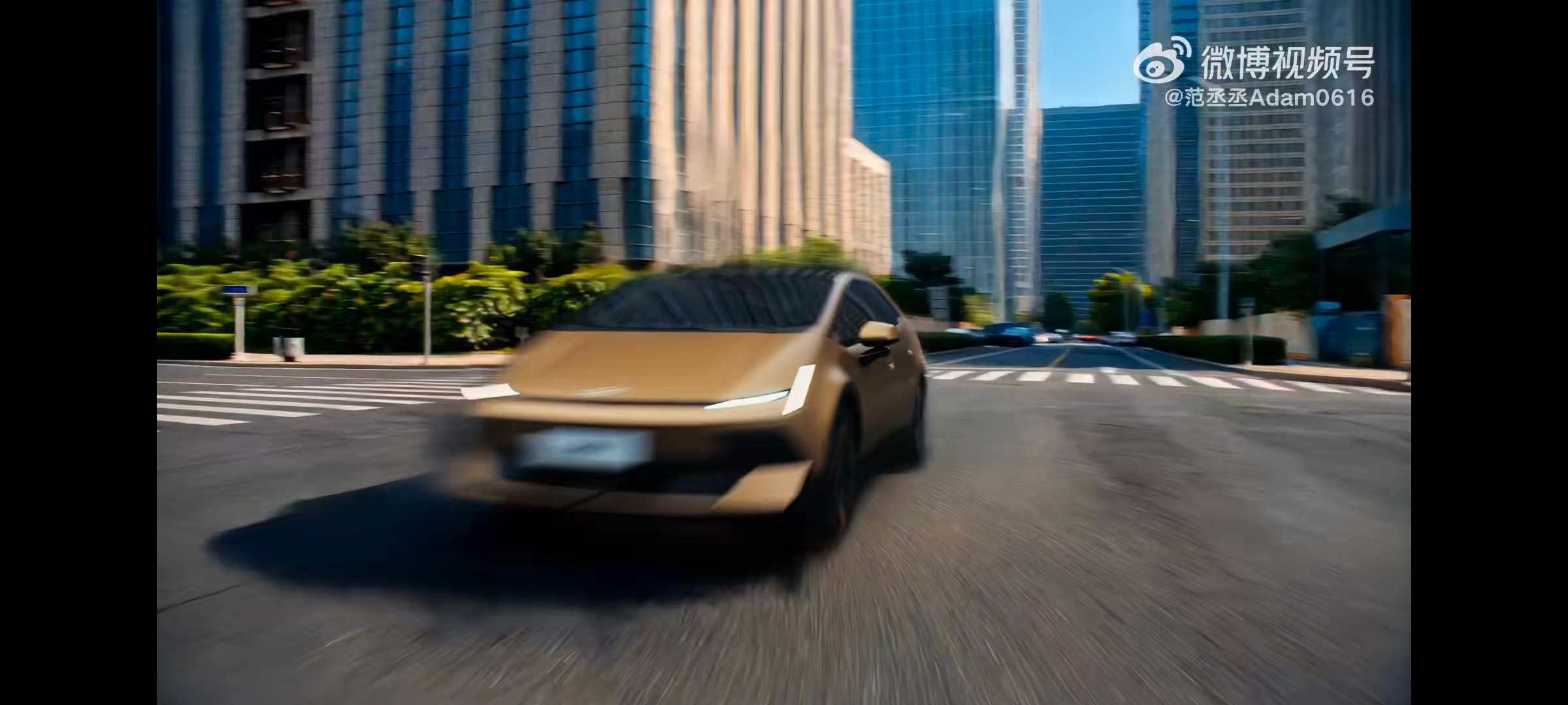 #范丞丞座驾艾尼氪V上市9.99万起##坐上范丞丞的副驾#  
🚗⚡ 坐上范丞丞的艾尼氪V副驾，瞬间化身氛围感大片主角！📸✨ 范丞丞酷帅来袭，艾尼氪V硬核实力才是真正的底牌！💪🔥
🎬🌟 阳光洒进车窗，氛围感直接拉满！☀️💖 范丞丞从容驾驶，眼神专注又迷人，每一帧都是电影质感 ​