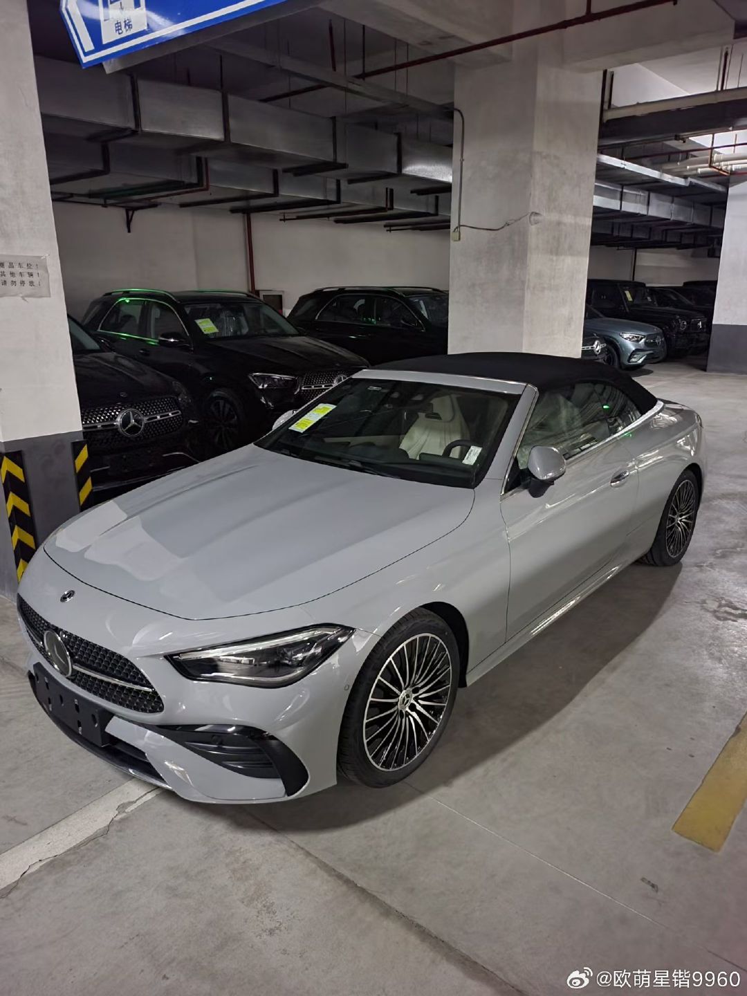 27款CLE260敞篷跑车[色]
​远峰灰/玛奇朵米内
#AMG ​
