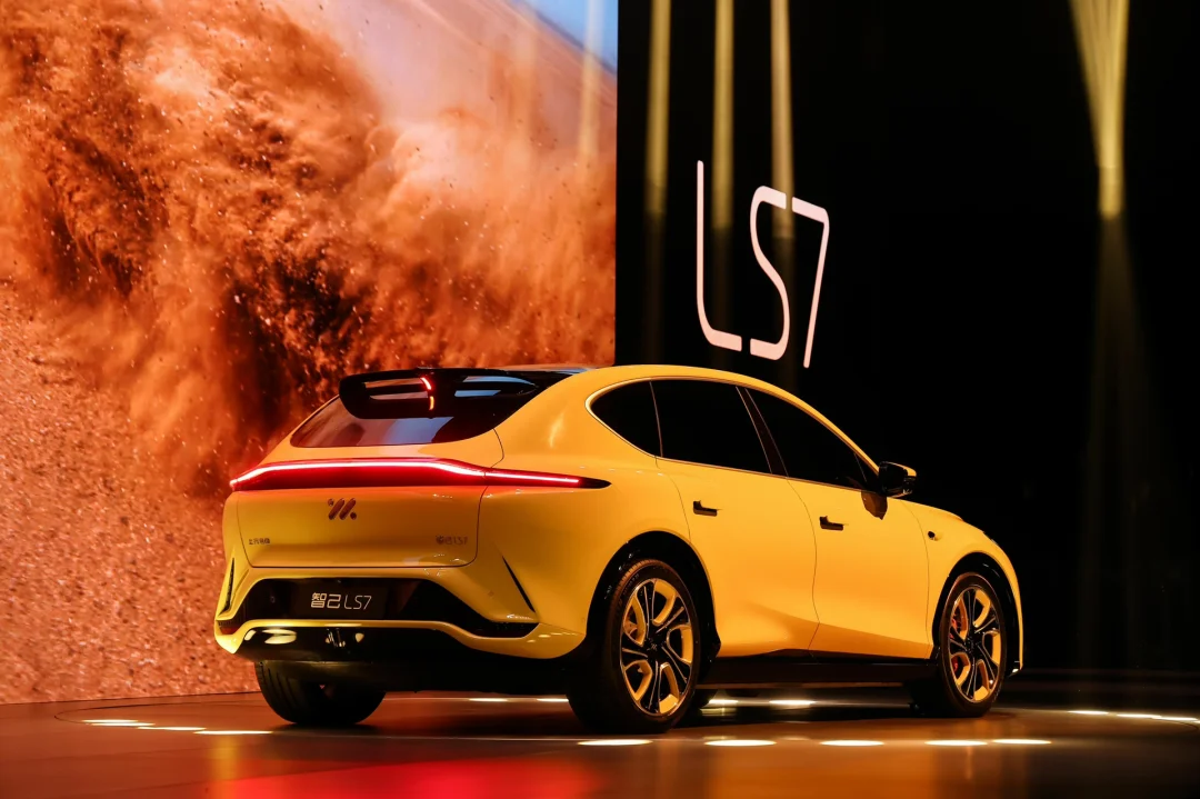 智己LS7豪华suv｜前所未有的视野和空间体验