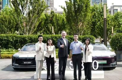 武汉丽思卡尔顿购置了两台尊界S800作为专属接驳车使用，这是大陆首家采...