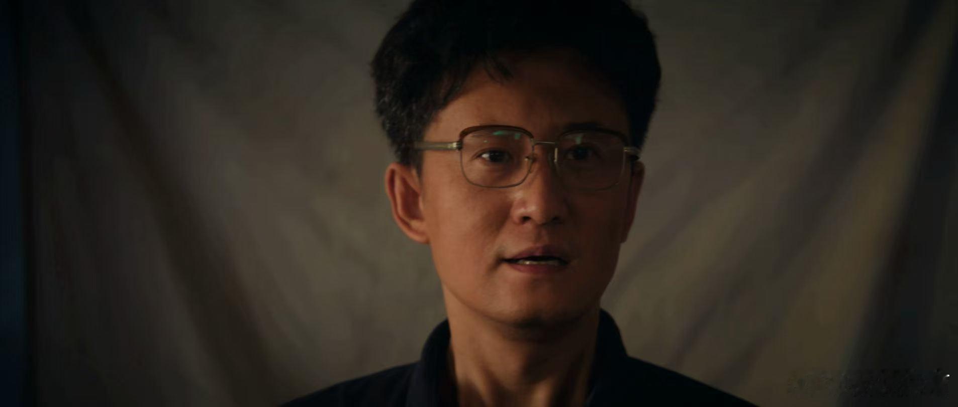 小白鞋这个角色就像是小时候身边那种各方面都优秀，远观不可靠近的女神。剧...