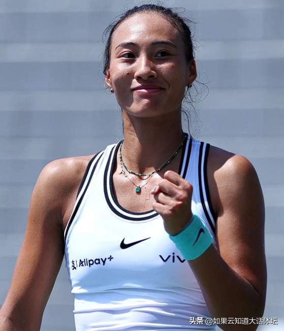 彻底释怀！莱巴金娜美网夺冠，郑钦文输得坦然，实力已然比肩大满贯级别
 
2026美网女单决赛落下帷幕，莱巴金娜历经三盘苦战，以6-4、5-7、6-2击败卫冕冠军萨巴伦卡，斩获个人首座美网冠军，拿下职业生涯第三座大满贯奖杯，成功登顶世界第一。这场巅峰对决落幕，也让止步八强的郑钦文彻底放下遗憾，坦然接受