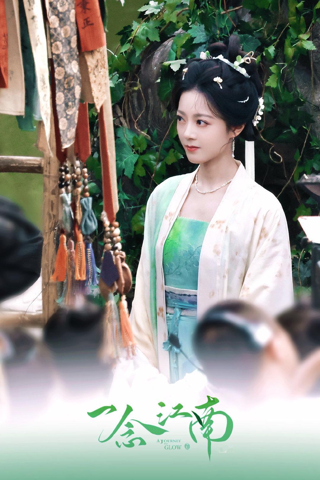 小听雨

#赵今麦楚听雨# ​