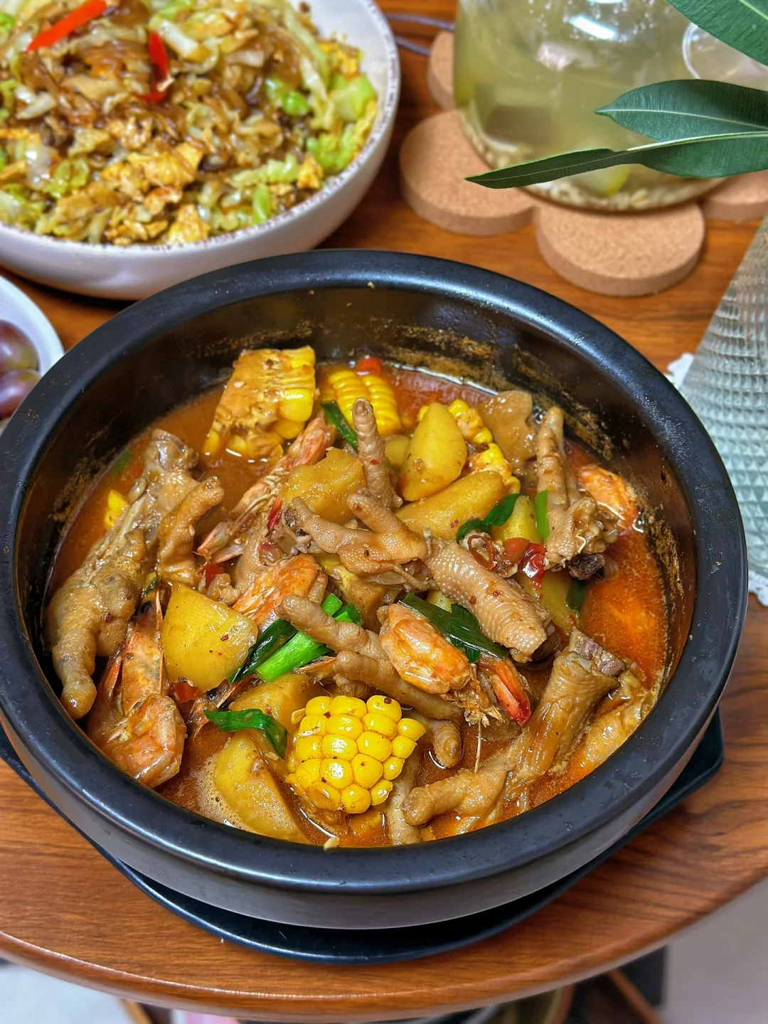 今日晚餐鸡爪虾煲/包菜烧粉条/冬瓜薏米茶