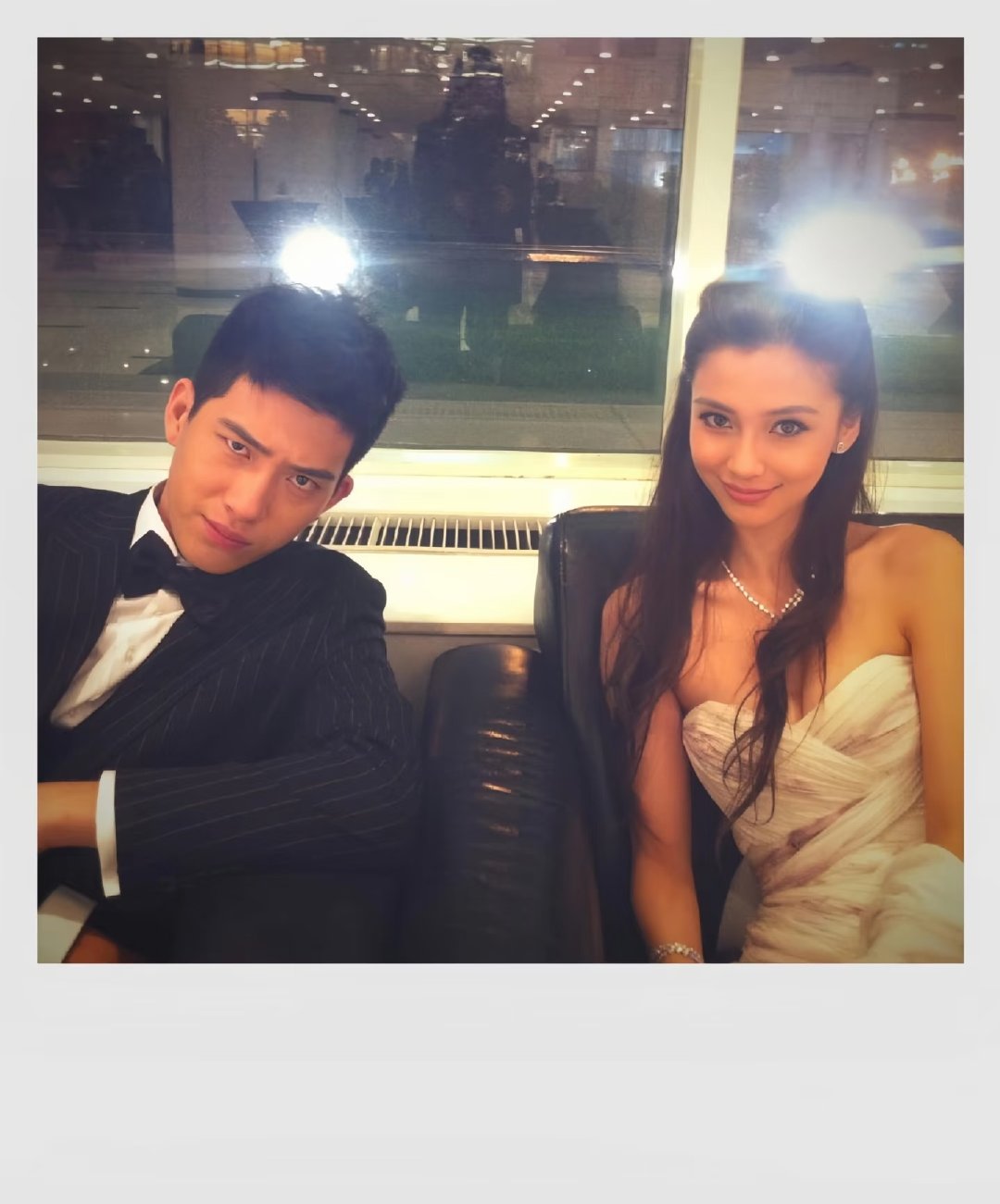 #井柏然曾给angelababy递婚戒##井柏然曾为angelababy递婚戒# ​​​十九岁因《全城热恋》相识，一晃走过十几年时光！还曾给baby递过婚戒！不得不感叹友谊万万岁！#井柏然Angelababy靠肩合照# ​