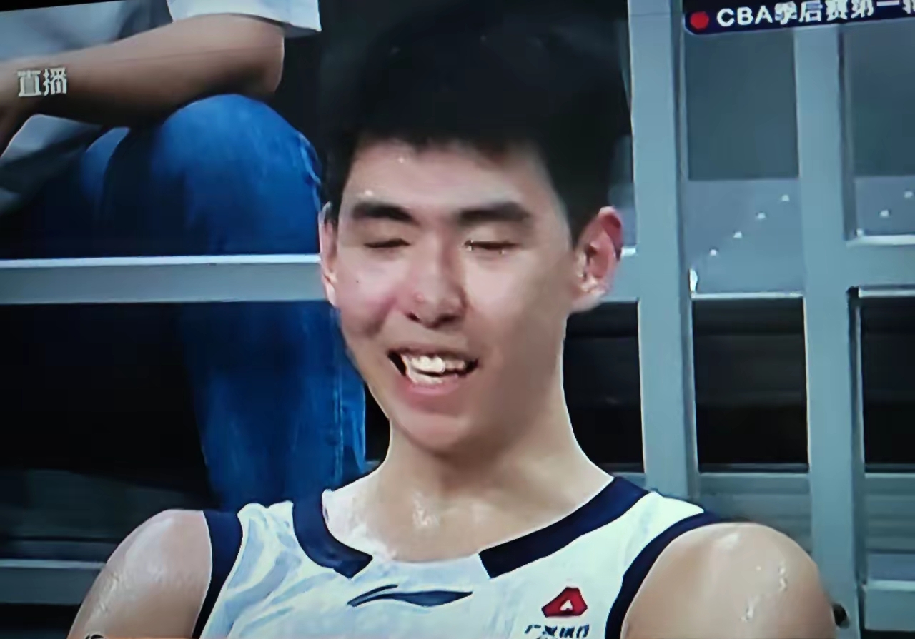 徐昕笑了，杜峰哭了！ 广东队遭遇开门黑，17分惨败给了广州队，胡明轩状...