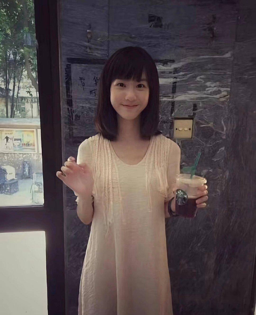 #陈都灵[超话]##陈都灵冬风吹又生##陈都灵余九琪# 

萌我一大跳想干啥·ᜊ·?!

​