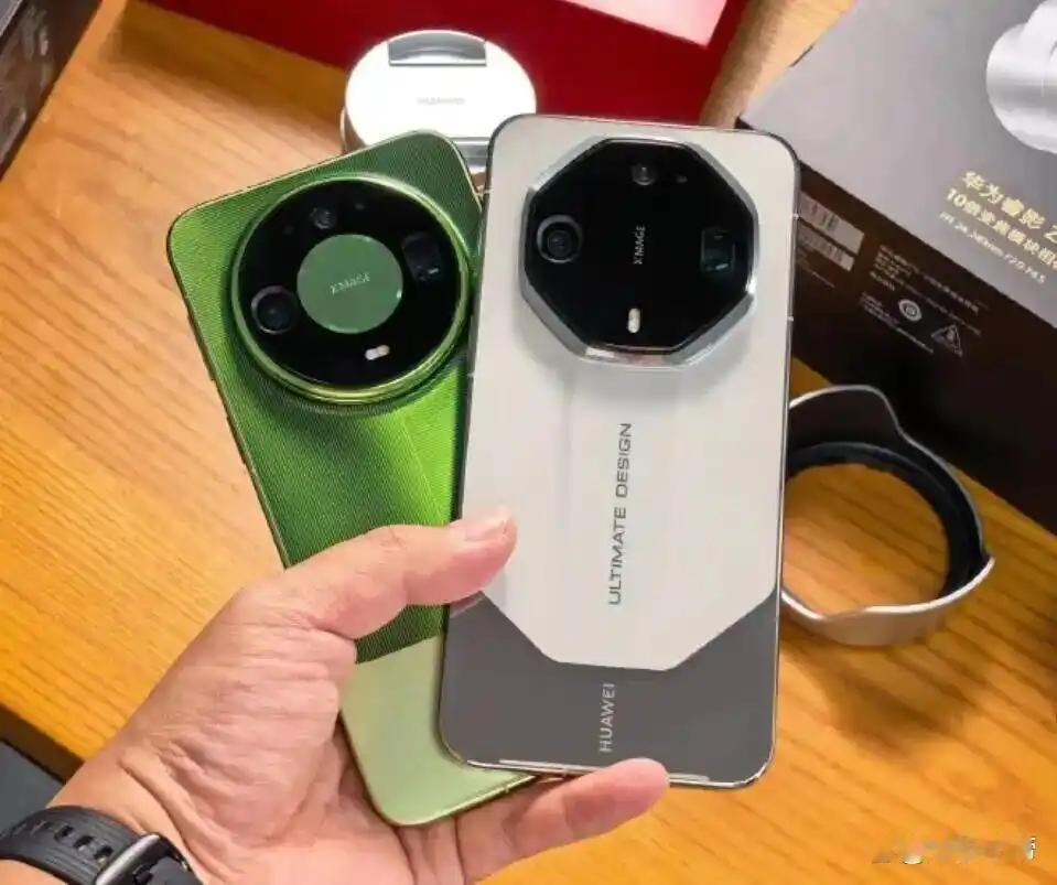 华为Mate90炸场！普通人上手后，我只想说这三个字：太狠了

“高铁站刷个视频转圈圈转半天，演唱会想发个现场视频死活发不出去”——这些糟心事，你肯定经历过吧？反正我每次遇到都想把手机摔了。但就在10月1号，华为扔出了一颗重磅炸弹：Mate90系列正式发布，全系搭载基于韬定律打造的旗舰韬芯片，还带来