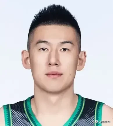 付豪两年1200万，以D类顶薪与辽宁队完成续约。可能很多球迷认为付豪不值顶薪，说付豪很多篮下的上篮都上不进。但是我只说两点，付豪就一定值顶薪。第一，当初八一队解散的时候，付豪是八一队得分王，当时众多辽宁籍球员，只有付豪愿意回辽宁队。第二，2024年季后赛半决赛打广东队的第四场，付豪全场爆砍31分9篮