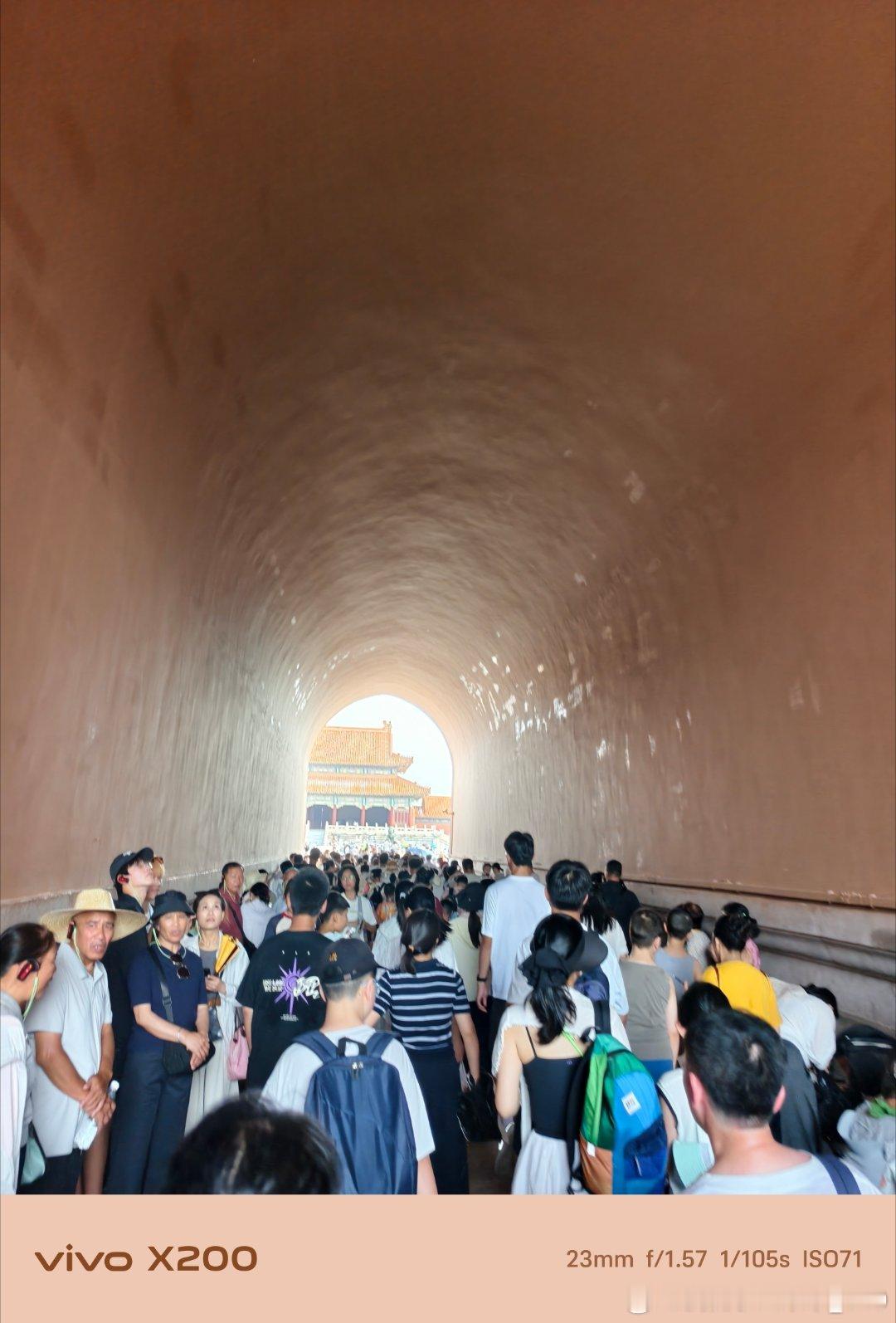 [超话]这人可真是人山人海啊 一眼都看不到头啊 太多人了 ​