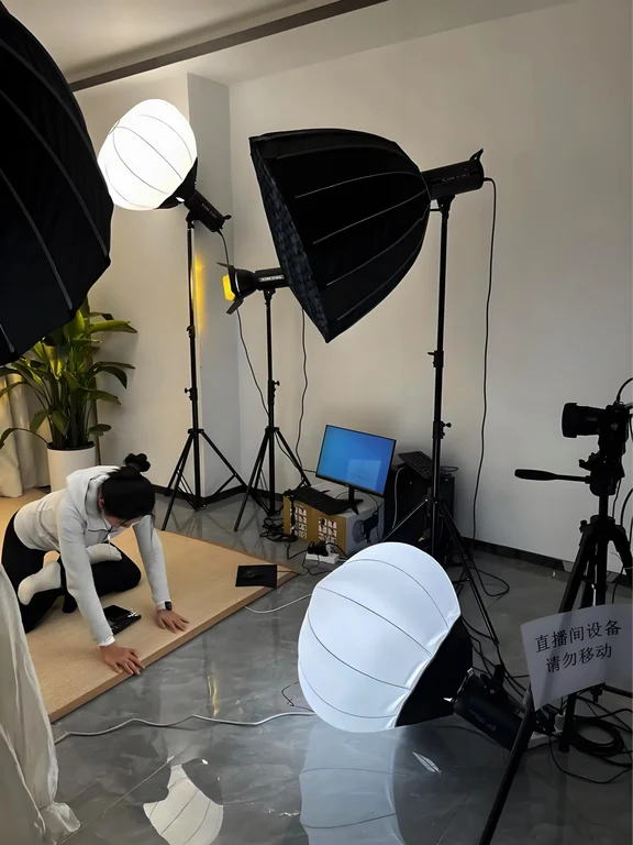 是谁在拍瑜伽服？