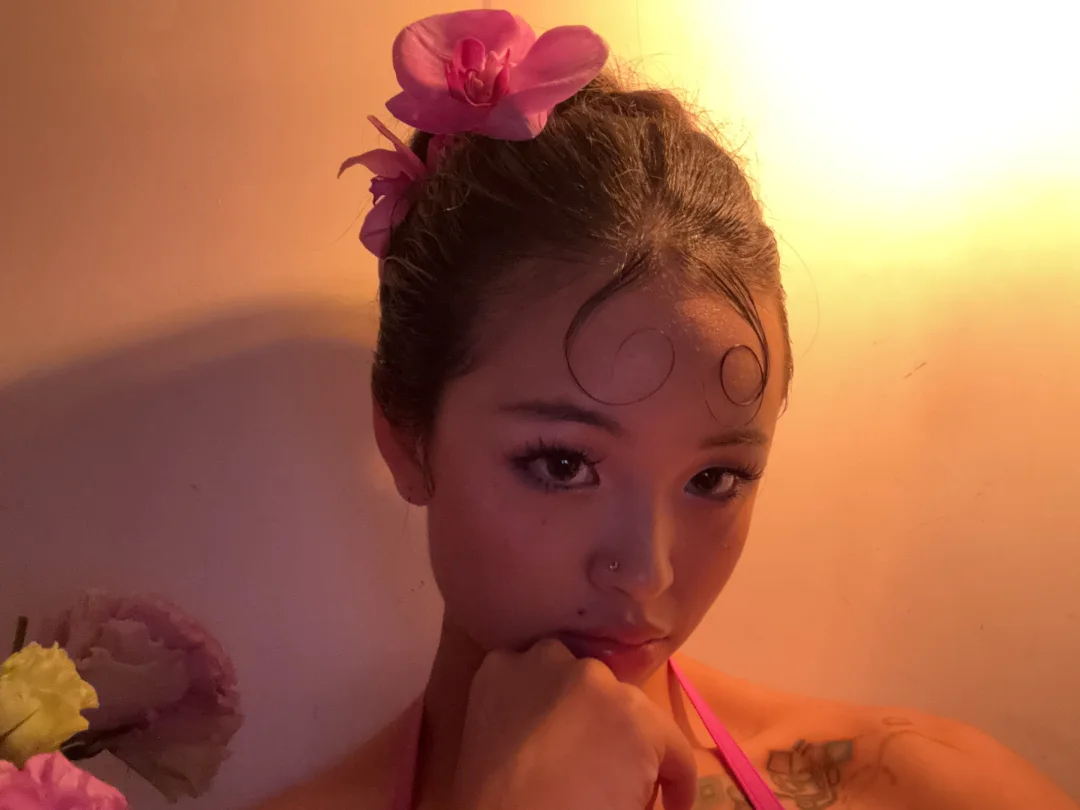 It's not fashionable to love me