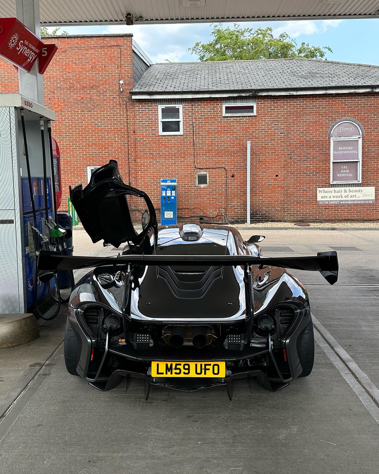 全裸碳笑脸杀手迈凯伦Mclaren P1LM，太帅了😍😍迈凯伦p1 p1lm mclaren 顶级超跑