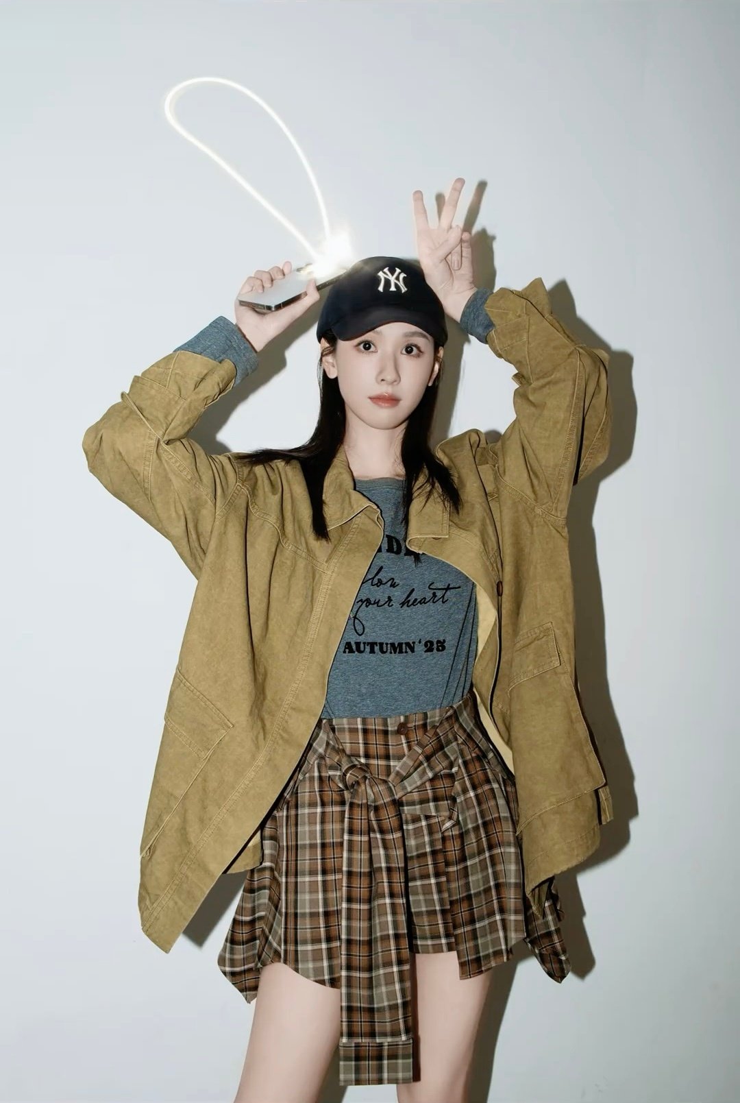 #陈都灵[超话]#  
🐰终于等到陈都灵的光绘镜头签了✨ ​