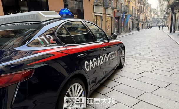中国游客带20万欧手表游翡冷翠 被团伙抢劫