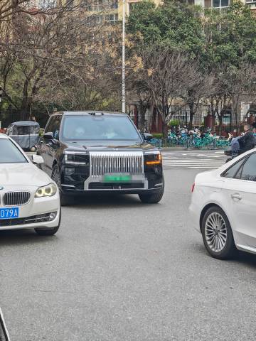 昨天开完家长会，炸出来一堆豪车，其中极氪9X是明显多起来了。正巧这几天...