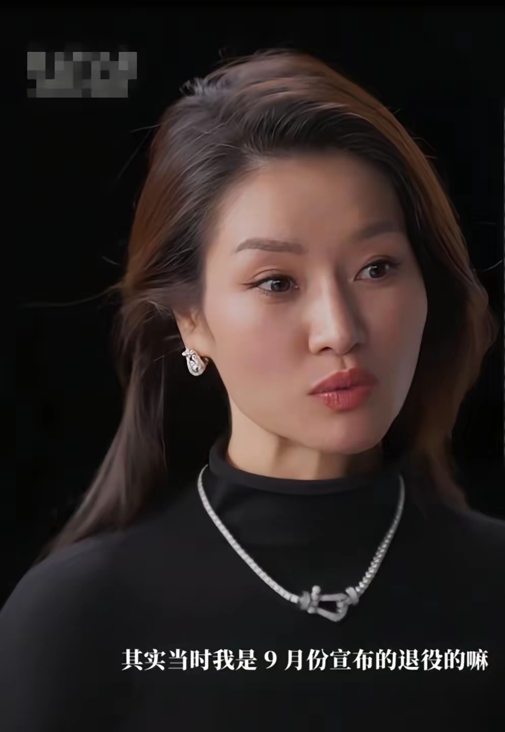 李娜终于澄清！全网误会她十几年！
​李娜自曝退役真相：“其实当时我是9月份宣布的退役，其实10月份我就怀孕了。”
​李娜最近一段采访片段冲上热搜，她笑着回忆当年那个“时间差”闹出的误会。
​“很多人都以为我是先怀孕了才退役的，其实真不是。”李娜说，宣布退役时她压根不知道自己怀孕了，结果 ​